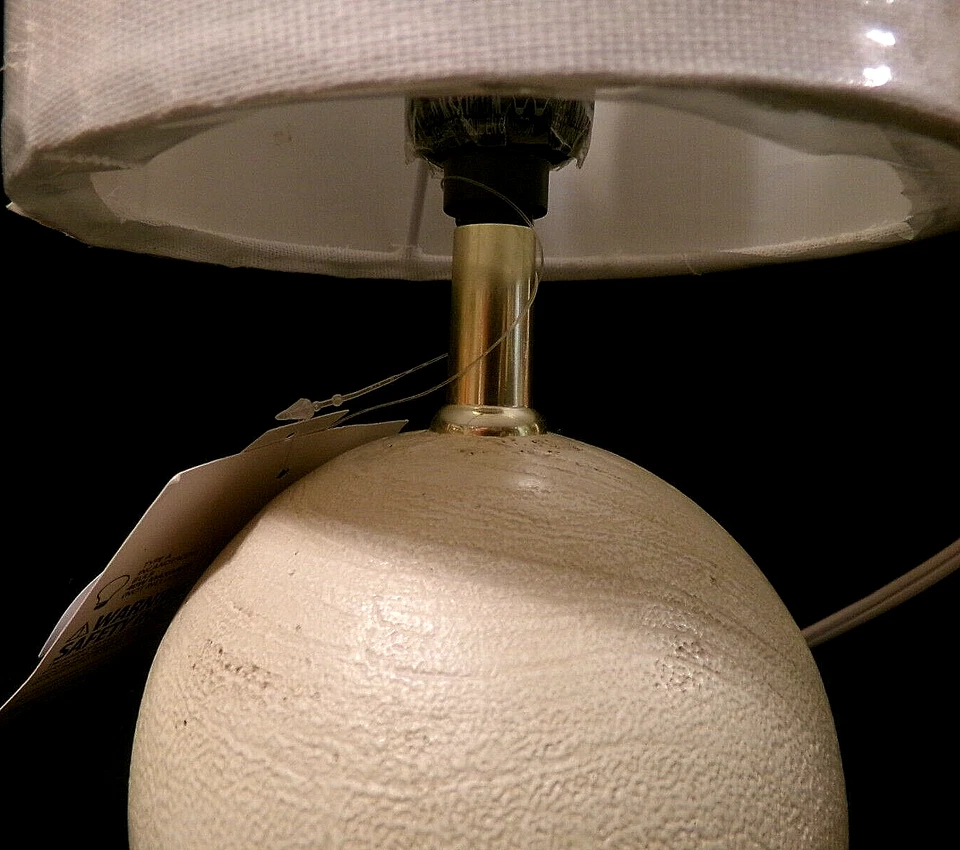 NUEVO CON ETIQUETAS LÁMPARA DE MESA MAINSTAYS RESINA ACENTO con SOMBRA - Bola Texturizada Off-White Foto 4 de 4