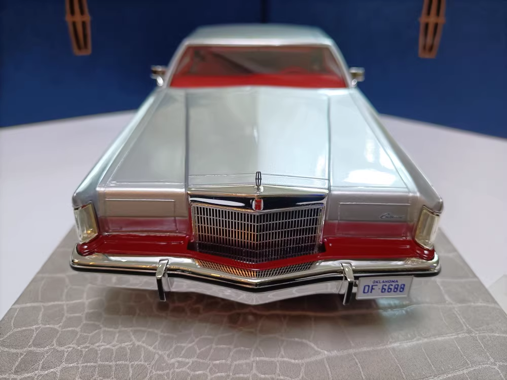 105-005 AMC 1/18 リンカーン Continental MarkV 1/18 Lincoln Continental Mark V Silver-Red | eBay
