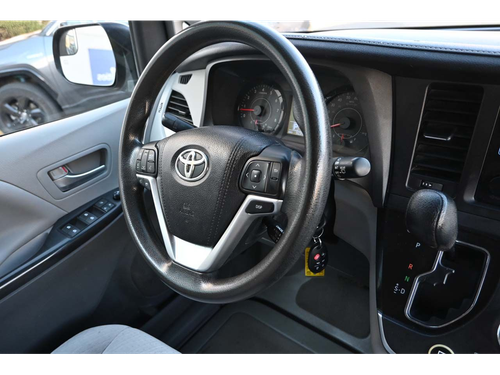2015 Toyota Sienna LE Mobility Handicap Van Handicap - Picture 23 of 40