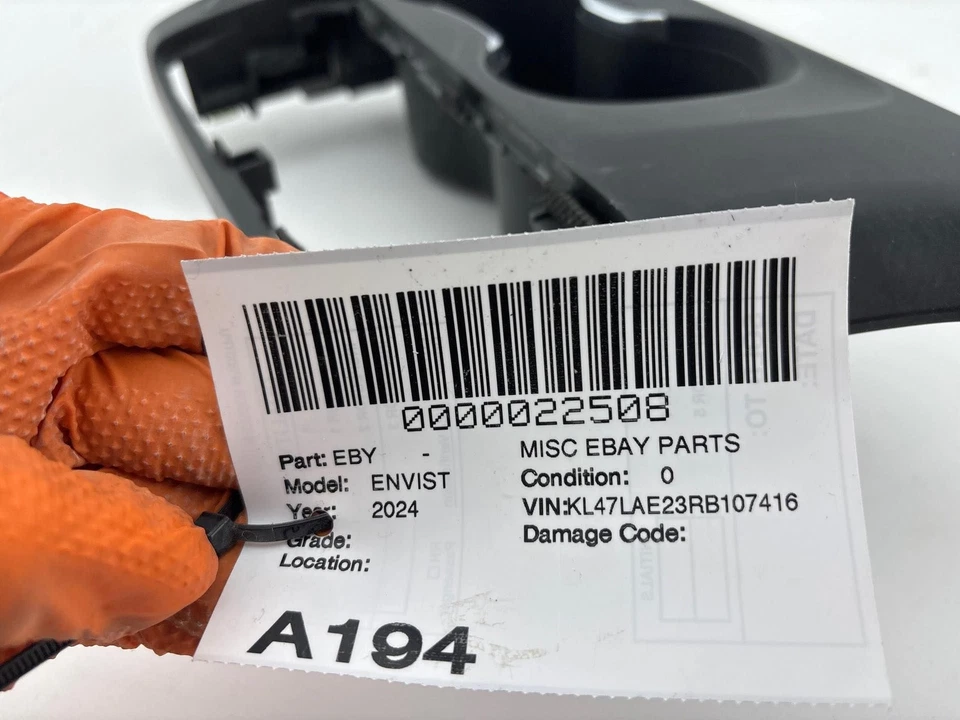 Consola central de piso Buick Envista 2024-2025 portavasos panel de ajuste OEM 42733654 Foto 2 de 4