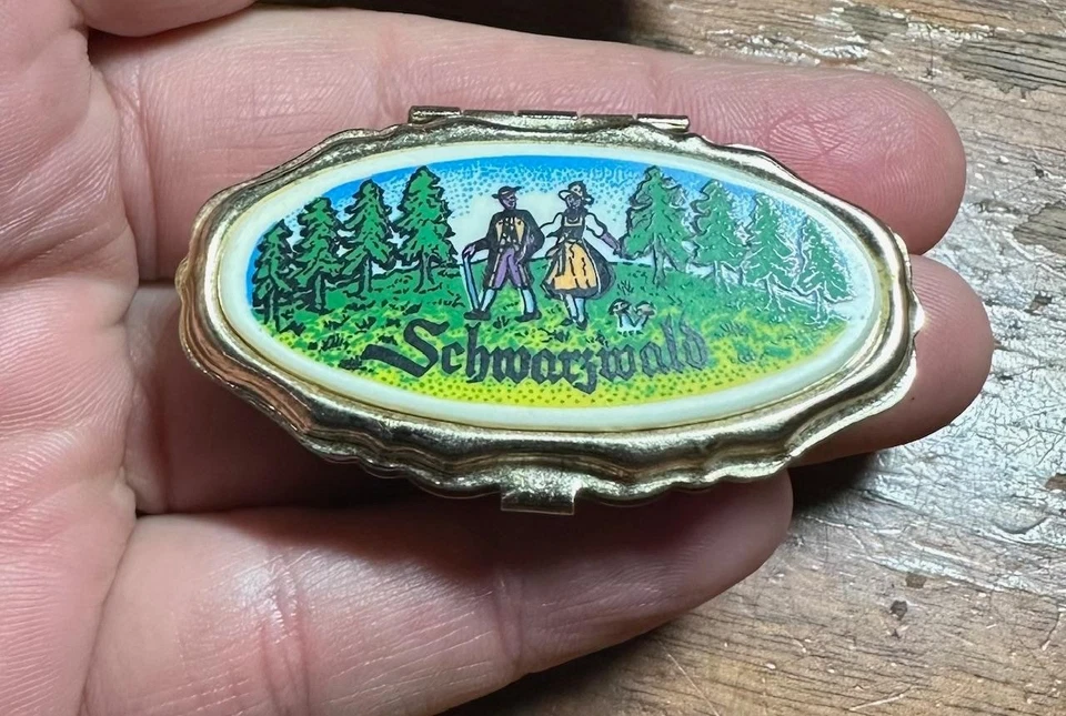 Pastillero vintage Schwarzwald Alemania diseño tono dorado con 2 compartimentos divididos Foto 2 de 3