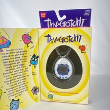 Tamagotchi  1800 Vintage BANDAI Original 1996/1997 Virtual Pet White / Blue