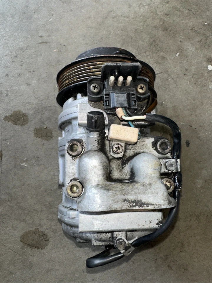 Compresor de aire acondicionado 0002301111 Mercedes Benz berlina W124 1987-1993 190e OEM Foto 2 de 3