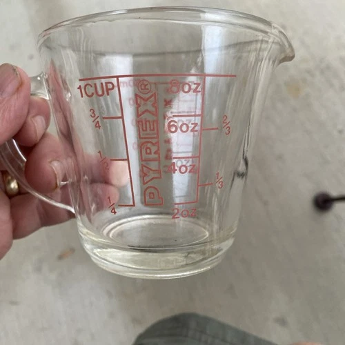 Vintage Pyrex Measuring Cup 508  1 Cup 8oz Red Lettering Closed D Handle