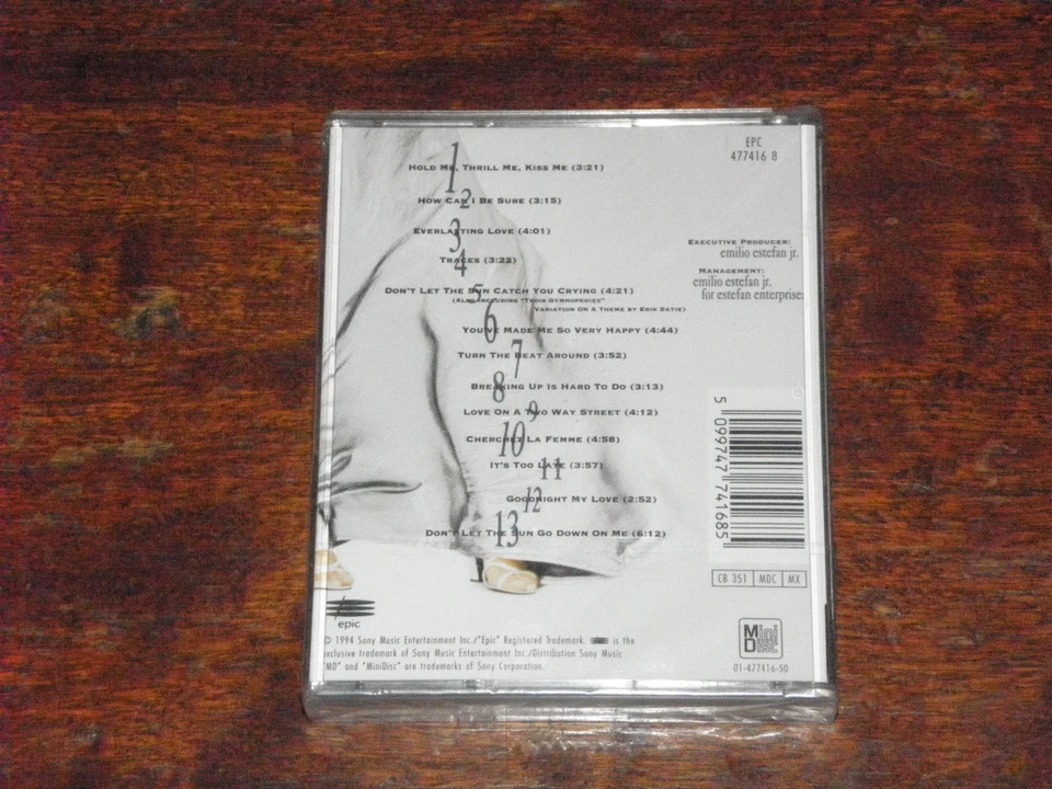 GLORIA ESTEFAN - HOLD ME THRILL ME KISS ME (MINIDISC MD ALBUM 1994) SEALED - Bild 2 von 2