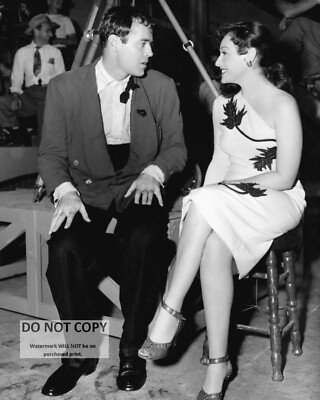 HENRY FONDA AND PAULETTE GODDARD - 8X10 PUBLICITY PHOTO (BT-445)