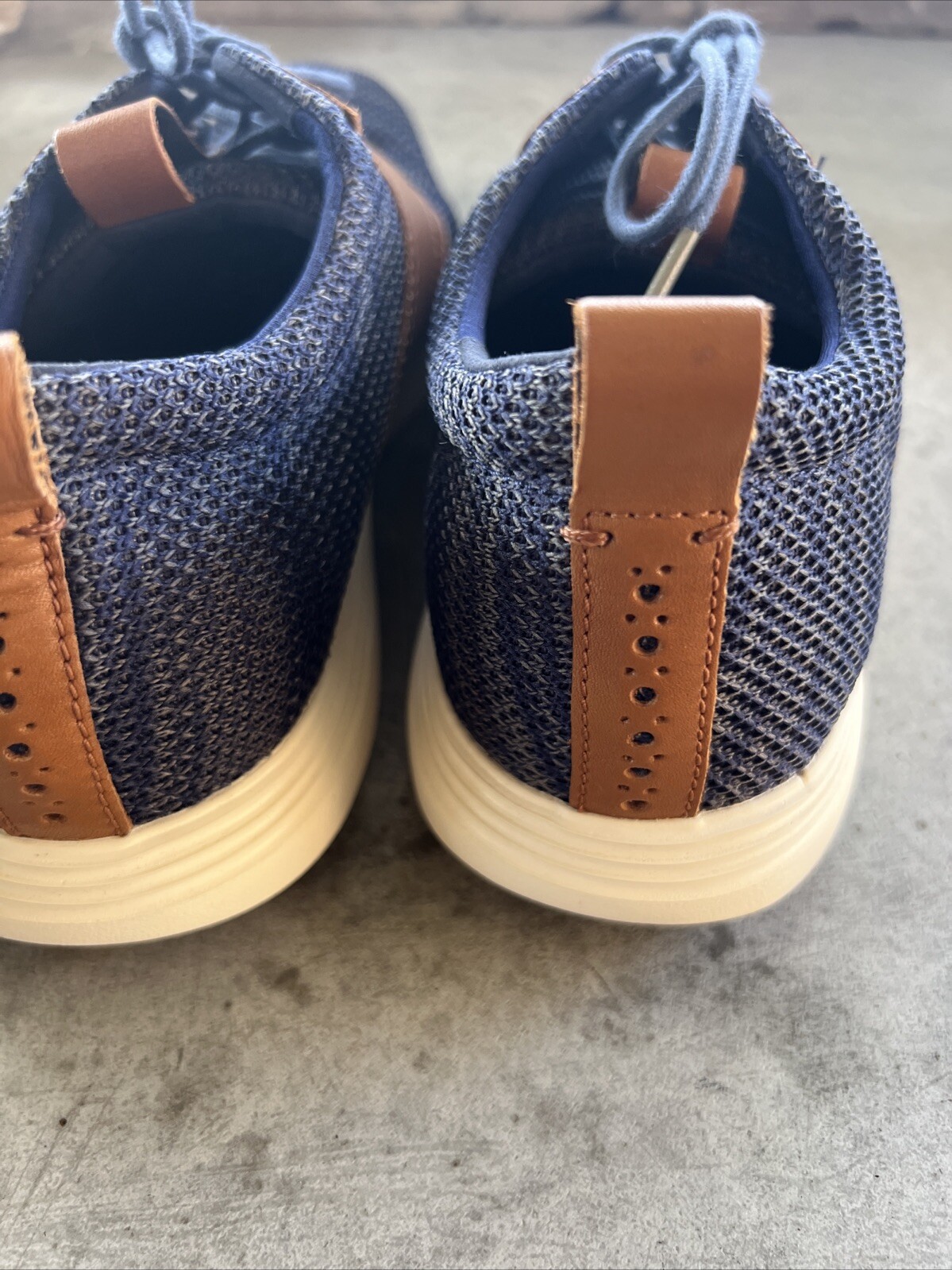 SAOLA Cole Haan Grande OS Uomo Tour Maglia Oxford Blu Marino Tan Taglia 10 5