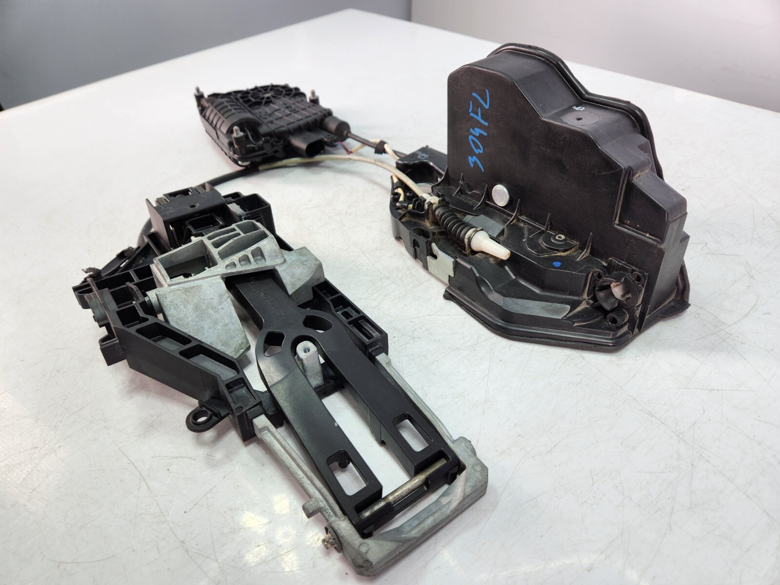 ✅10-14 OEM Rolls-Royce Ghost RR4 Front Left Side Door Lock Latch Actuator