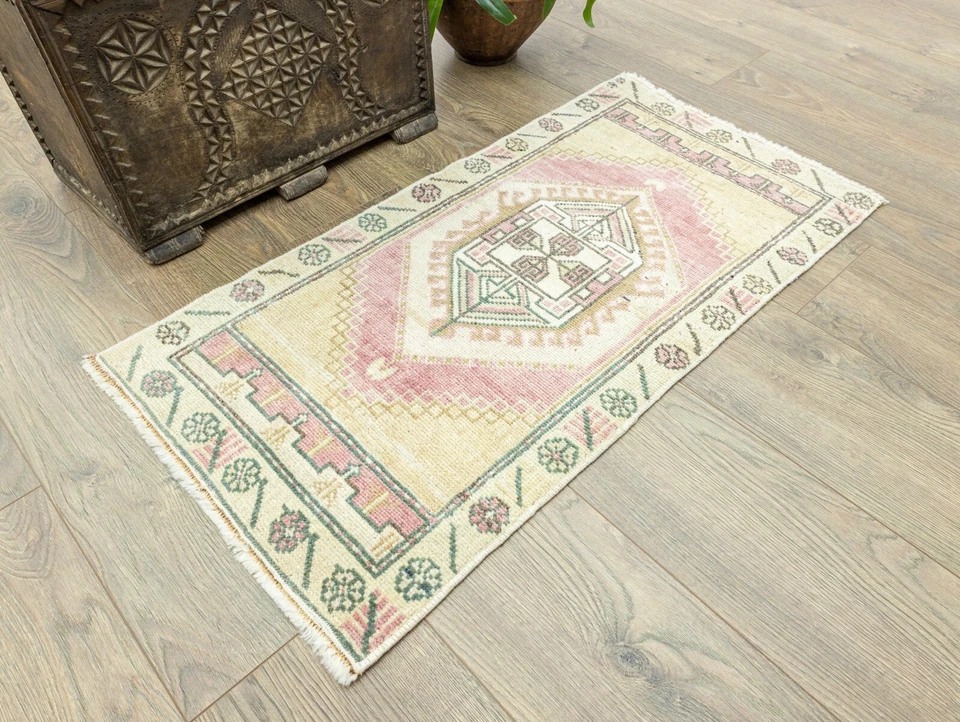 Dusty Rose Turkish Wool Rug 1.7x3 ft – Handmade Vintage Mat for Japandi Decor - Image 2 of 4