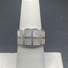 Designer Sterling Silver Inlaid Mother of Pearl Ring - Size 8