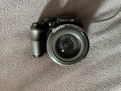Fujifilm S8200