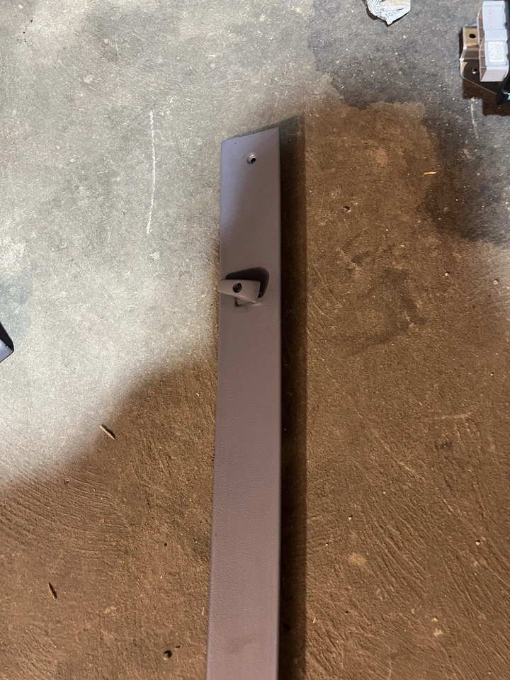 87 - 97 FORD OBS F150 F250 F350 POR ENCIMA VENTANA TRASERA INTERIOR MOLDURA GRIS Foto 3 de 4