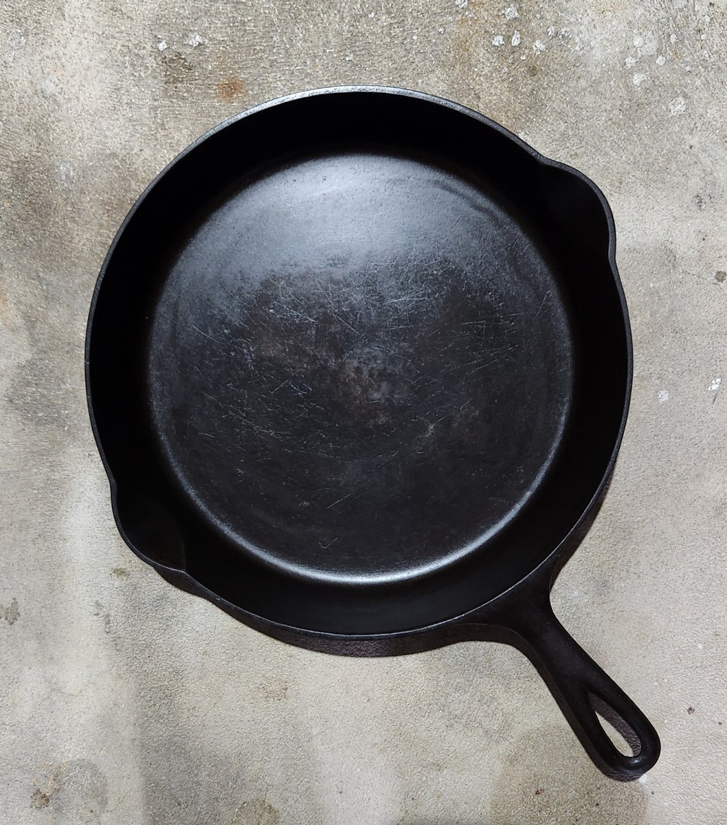Vintage Victor Griswold #9 Cast Iron Skillet w/ Heat Ring **FULLY