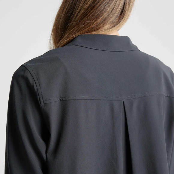 Quince Performance Tech Button Down Blouse Size M… - image 5