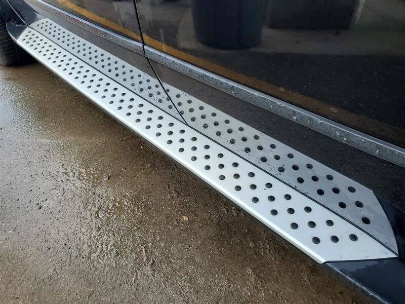 Левая подножка от оригинального производителя 2011 BMW X5 - Изображение 4 из 4