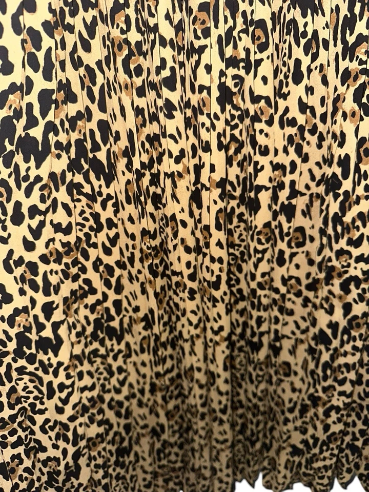J. Vestido Plisado Manga Larga Crew Carly Pequeño Talla 10P Estampado Leopardo SIN Cinturón Foto 4 de 4