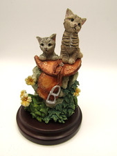 COUNTRY ARTISTS KITTENS AND HORSE SADDLE 01304  1999 SCULPTED BY GRANT PALMER