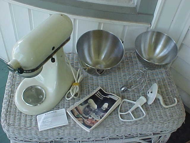 KITCHENAID MIXER, 2 BOWLS, PADDLE, WHISK, HOOK ATTACHMENTS, & INSTRUCTION BOOK