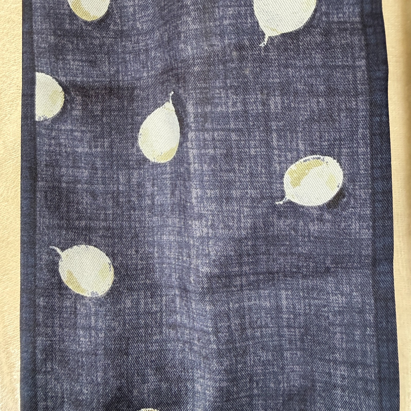 Women's blue and white patterned rectangle scarf/… - image 3