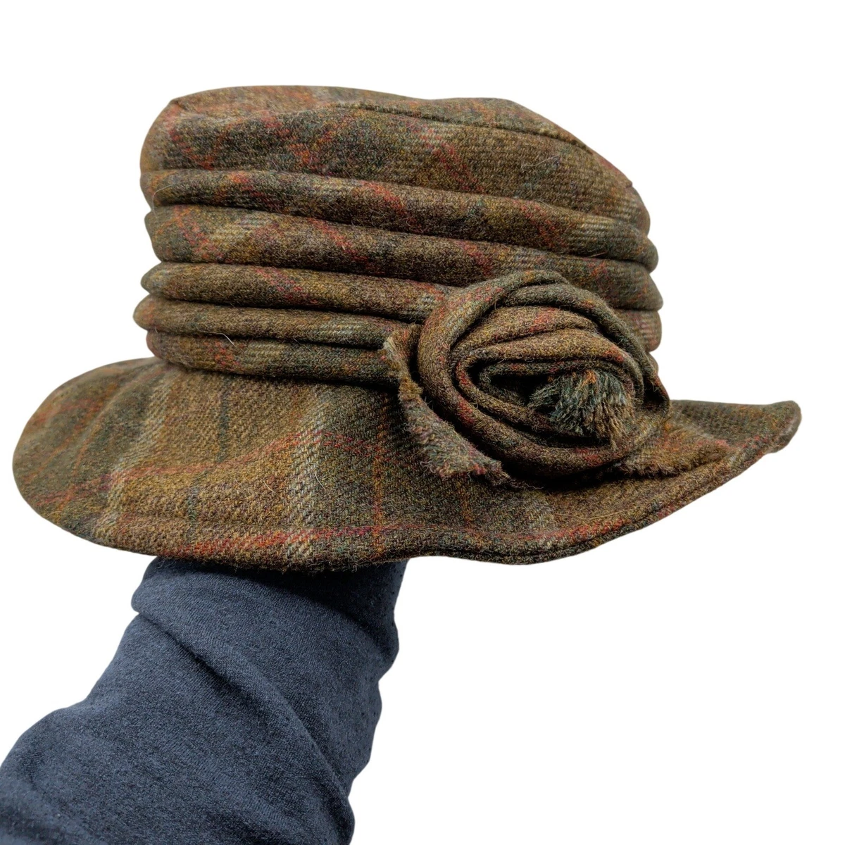 Vintage Italian Brown Wool Cloche Hat Floral Rosette Felt Womens S M EU56 1920s style cloche style hat by designer Molly Yestadt  main image 4