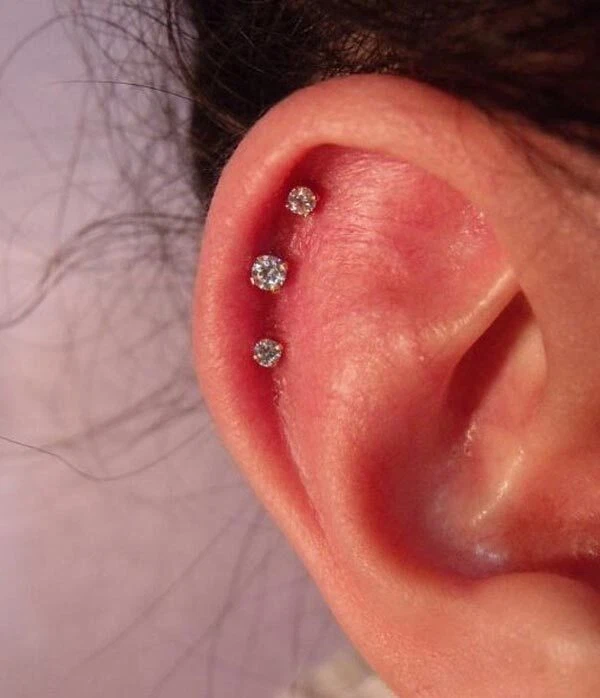 Brincos de nariz com pino de tom dourado transparente CZ 2,3,4 ou 5 mm 18G 1/4 - Imagem 2 de 3