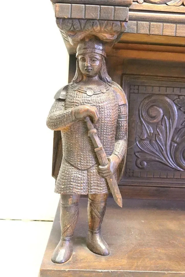 Antiguo armario inglés roble tallado Foto 4 de 4