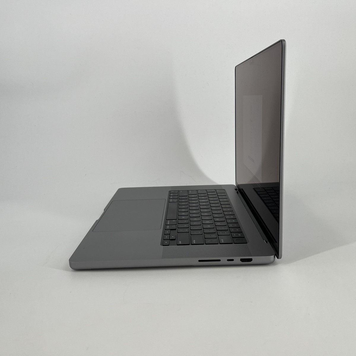 MacBook Pro 16 2021 M1 Max 10-Core CPU 32-Core 32GB 1TB MacBook Pro 16 2021 M1 Max 10-Core CPU 32-Core 32GB 1TB