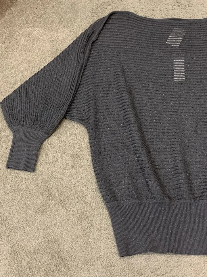 Suéter BCBG Maxazria cinza escuro brilhante manga dolman tamanho XL decote barco novo - Imagem 3 de 4