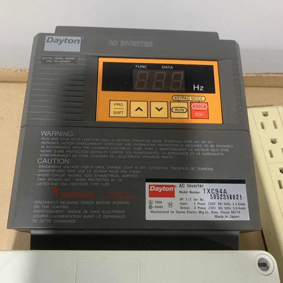 INVERSOR DE AIRE ACONDICIONADO DAYTON 1XC94A 200-230V 1/2 HP con gabinete/rompedor Altech V-EA 53 Foto 3 de 4