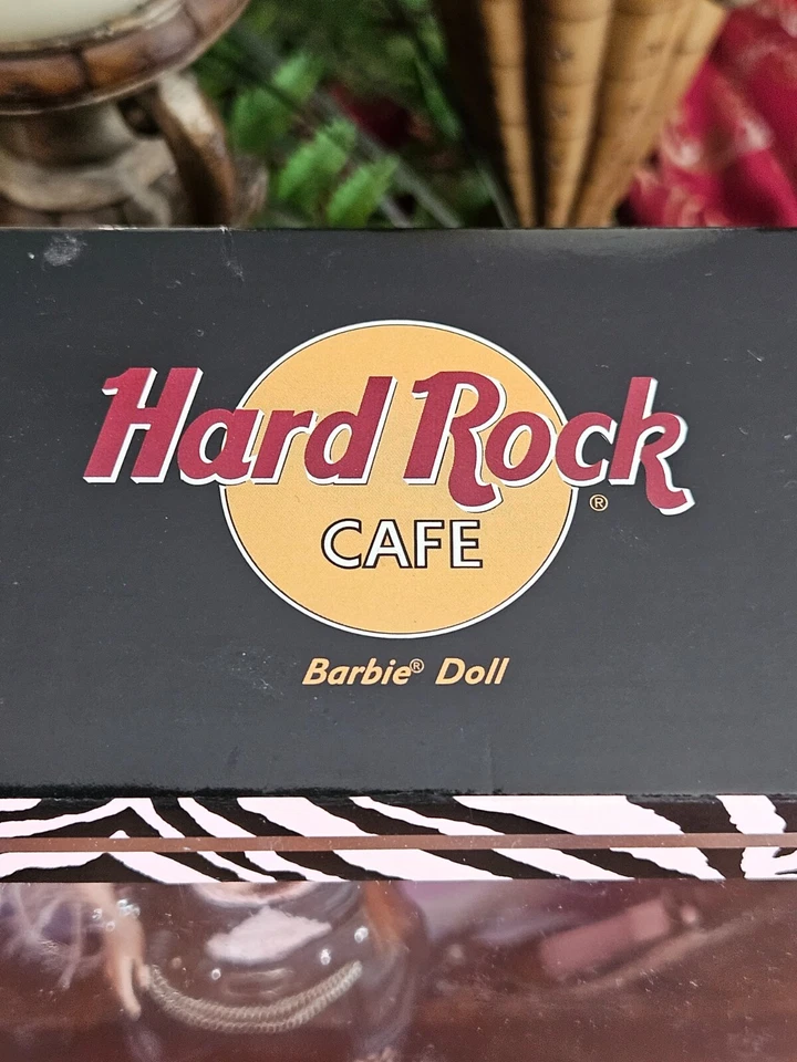 Barbie Hard Rock Cafe 2004 nova na caixa - 2ª da série 🎸 - Imagem 3 de 4