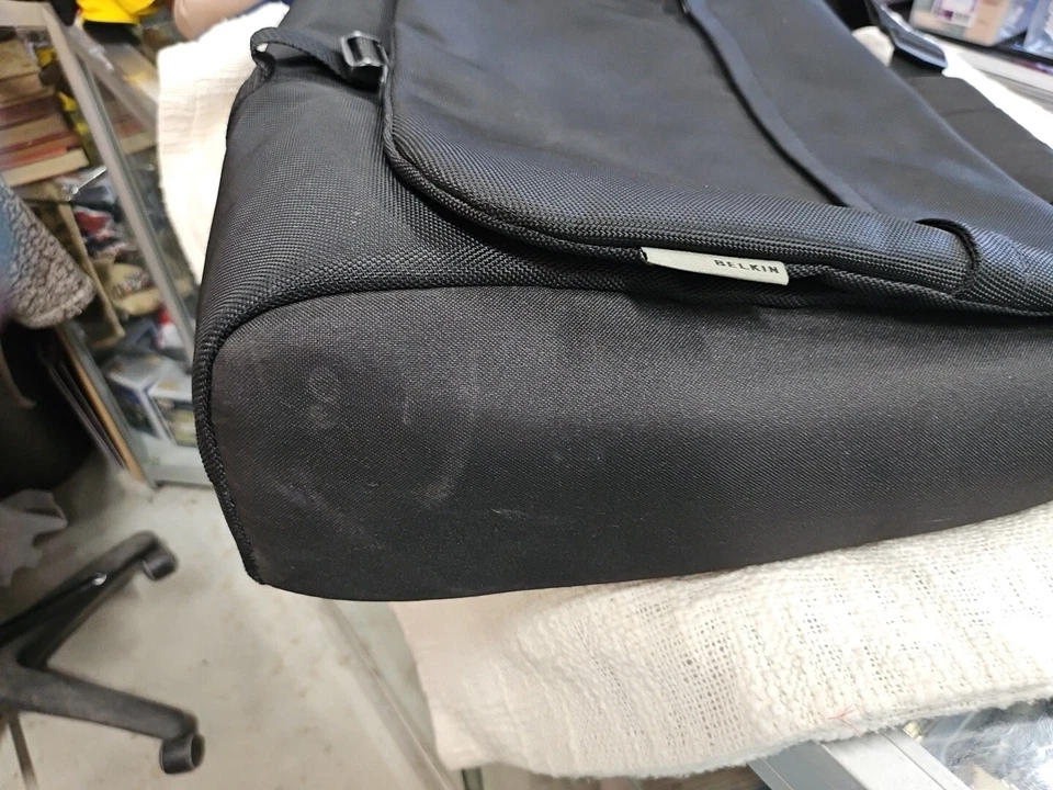 Belkin Negro Mensajero Trasero Acolchado Para Laptop 14"x17"x5" Foto 4 de 4