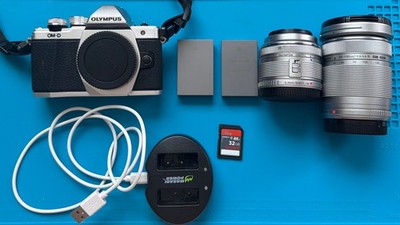 Olympus OM-D E-M10 Mark II Camera + 2 Lenses - 14-42mm & 40-150mm - Near Mint
