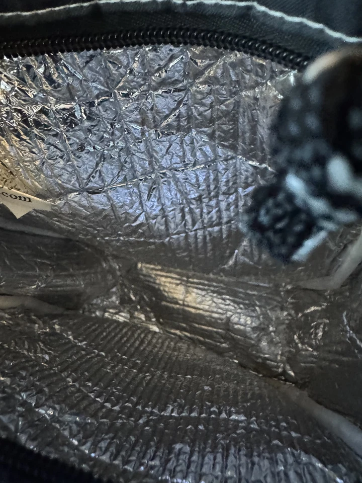 Bolsa de almuerzo aislada para campamento Disney Fort Wilderness Resort correa negra Foto 3 de 3