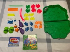 Kid K'nex in green storage box - COMPLETE SET - excellent condition