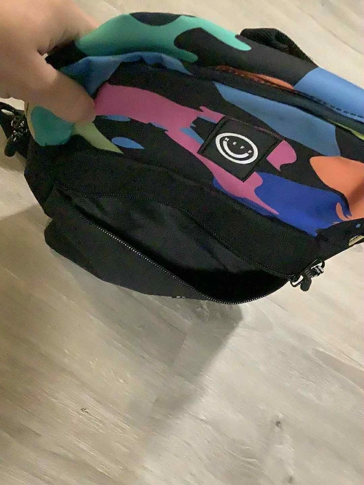 Neff 吊袋 Covershot 2.0 背包迷彩多色迷彩全新带标签 — 第 2/4 张图片