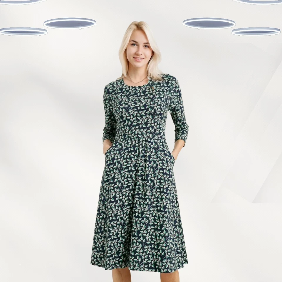 Ex Seasalt Women's Dress - 3/4 Sleeve Fit & Flare Jersey Green Leaves (Defect) - Image 2 of 4