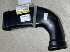 GM OEM 19-23 Sierra 1500 Engine Air Intake-Inlet Tube 84478598