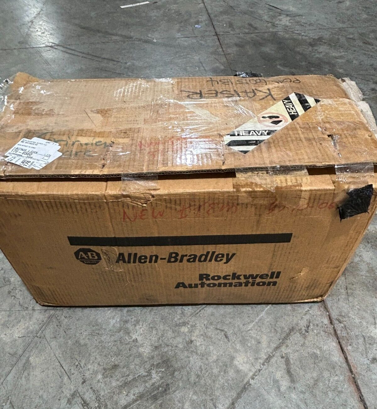 NEW IN BOX ALLEN BRADLEY SERVO MOTOR 460V 3PH 3200 RPM 1326AB-B515E-21