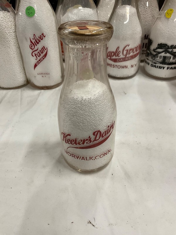 MILK BOTTLE. PINT. KEELER'S DAIRY. NORWALK. CONN