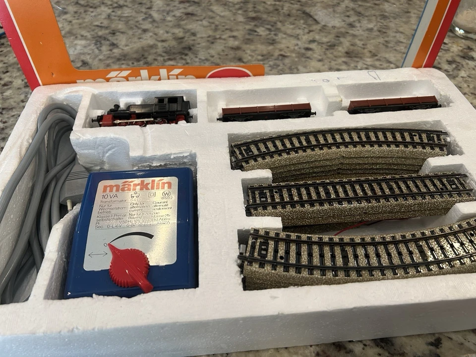 MARKLIN HO Model Train Train Set 0974 A with Original Box No Locomotive Engine - Image 2 of 4