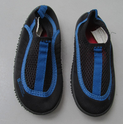 Warehouse Badeschuhe Aquaschuhe Wasserschuhe feste Sohle Gr. 30,5  Schwarz Blau