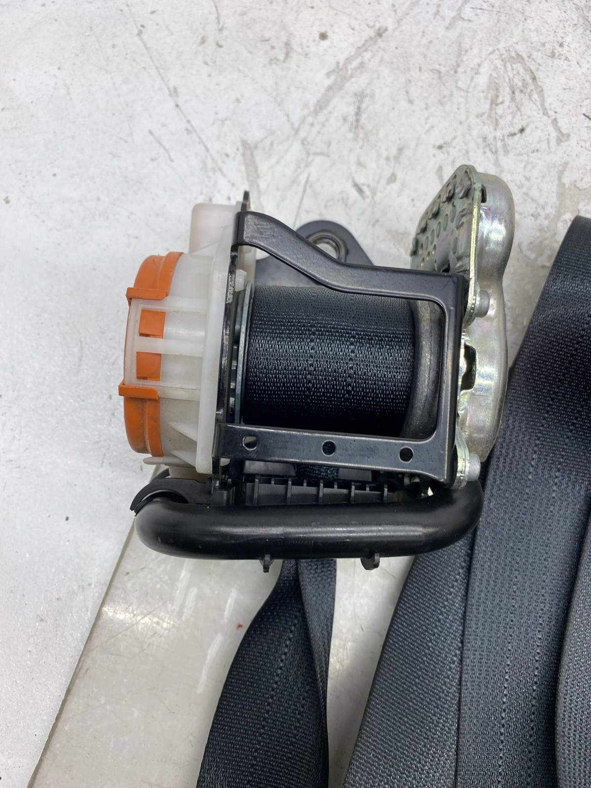 2019-2023 ASTON MARTIN VANTAGE FRONT RIGHT SEAT BELT RETRACTOR W/ PRETENSIONER
