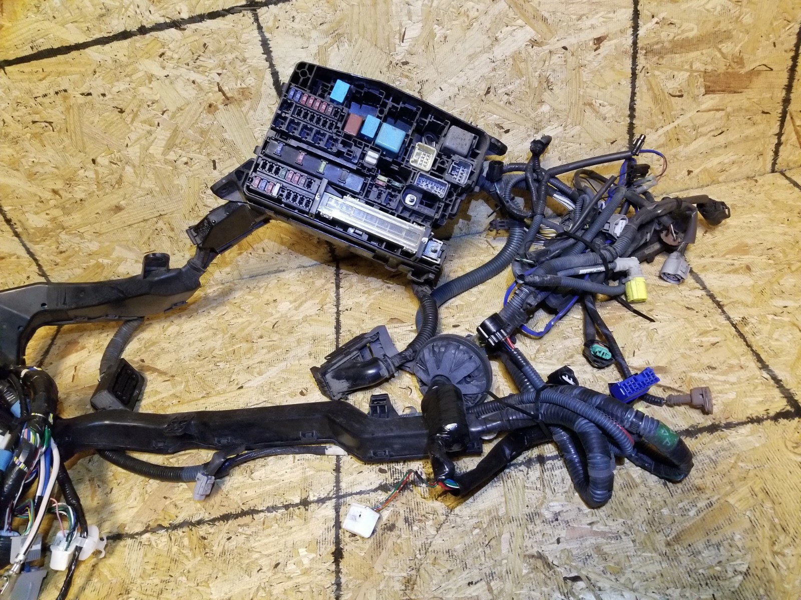 2008 2009 2010 Scion xB Fuse Box Main WIRING WIRE HARNESS W/ FUSE BOX