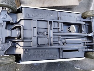 Brookfield Collectibles 1993 CHEVy SUBURBAN 1:24 SCALE diecast