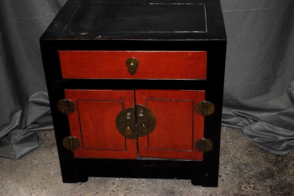 Kommode mit einer Schublade, China,Rot- & Schwarzlack,Metallbeschläge,60x60x40cm