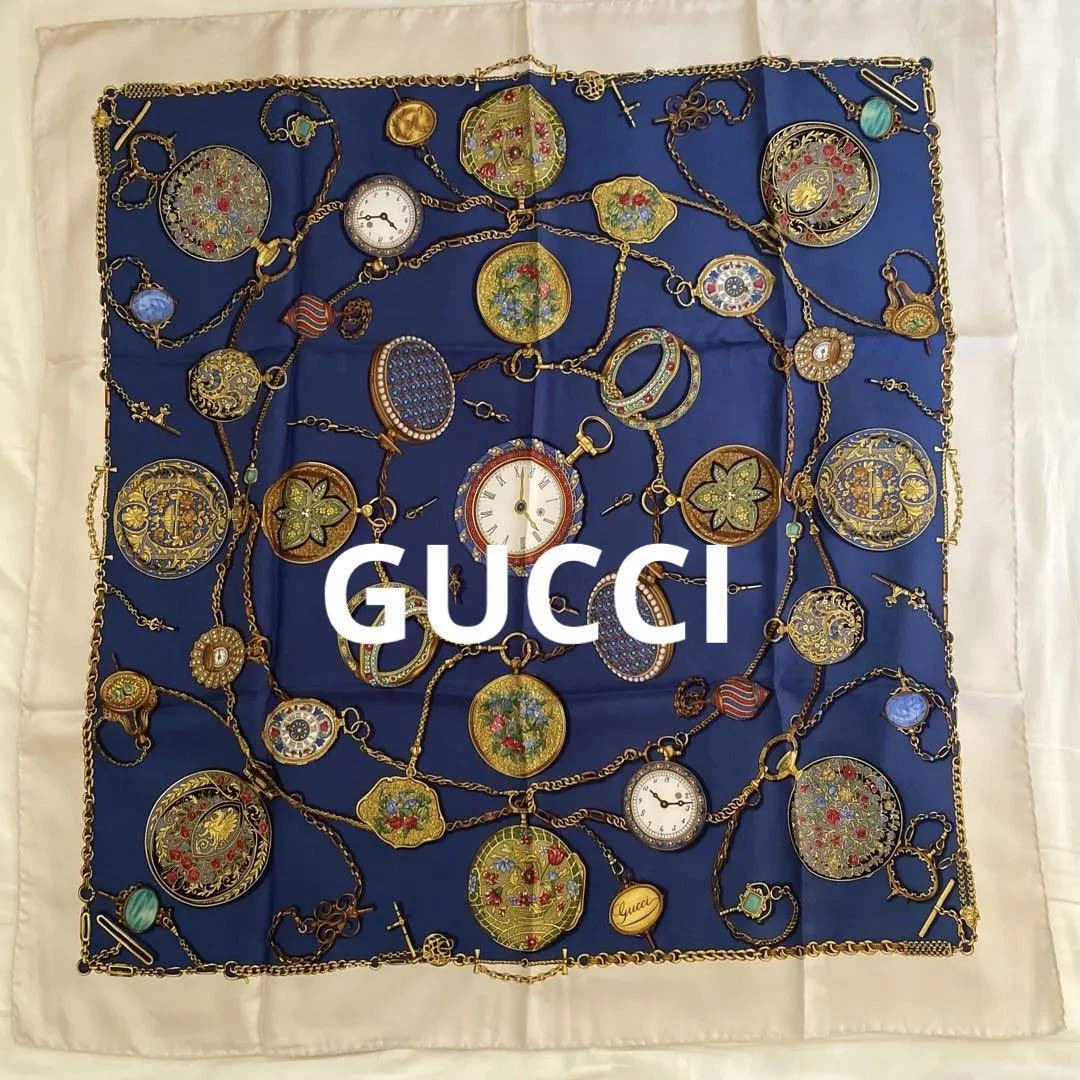 Foulard GUCCI en soie bleu ivoire mode femme authentique du Japon