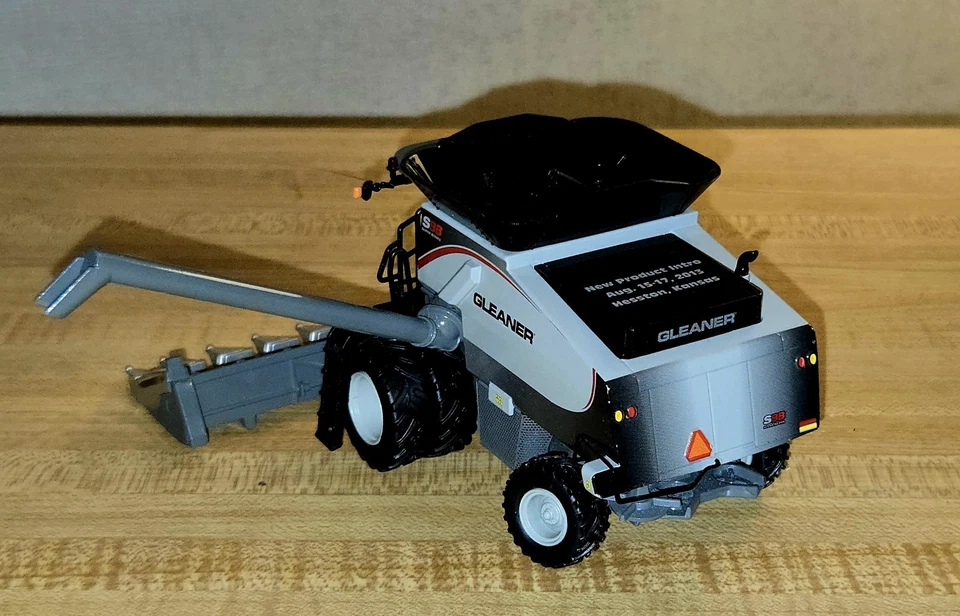 1/64 GLEANER S88 Combine "New Product Intro 2013" Spec-Cast - Image 2 of 3