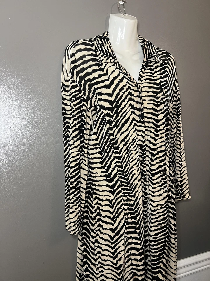 Chico's Travelers Jacket Womens 1 Medium Black White Zebra Button Front USA - Image 4 of 4