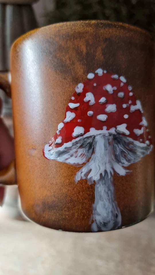 Keramik Tasse Becher Braun Fliegenpilzen Handbemalt Unikat - Bild 4 von 4