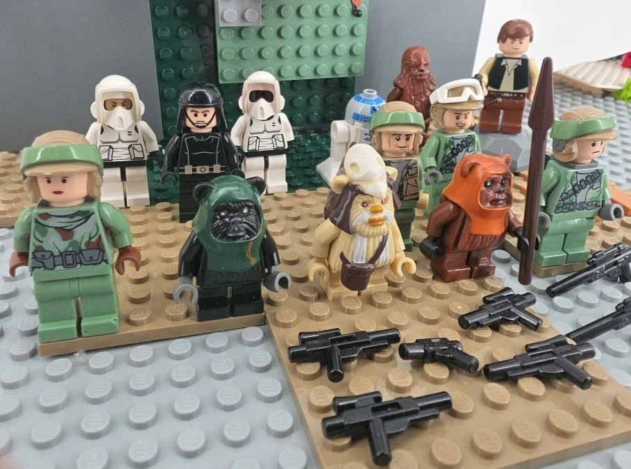Lot of 14x LEGO Star Wars: The Battle of Endor Mini Figures + Ewok Set 8038 - Image 4 of 4
